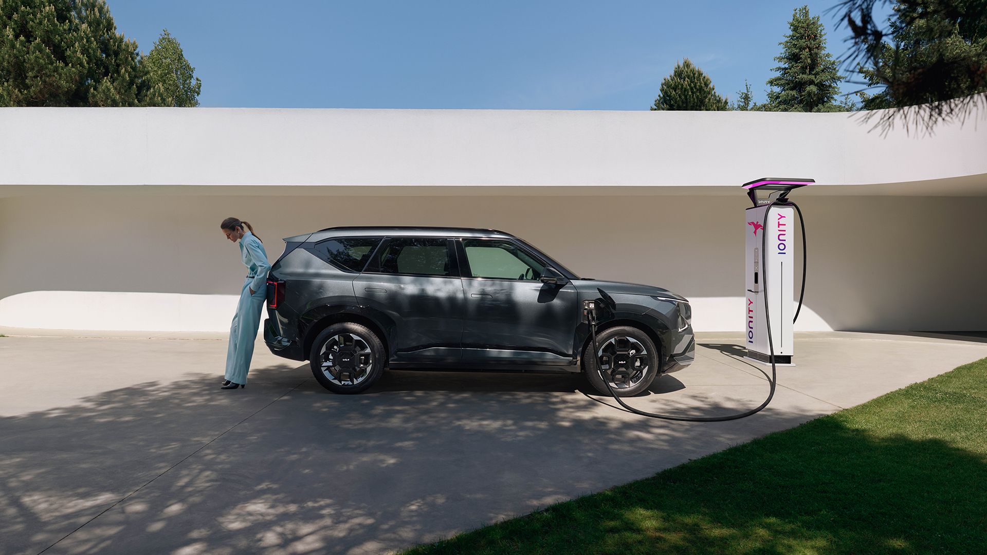 Kia EV5 NA BEAUTY M04 GTL PUBLIC CHARGING V04 Srgb